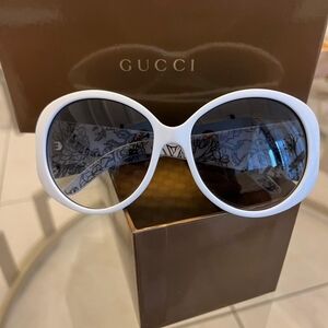 Gucci Women's Sunglasses in White and Black